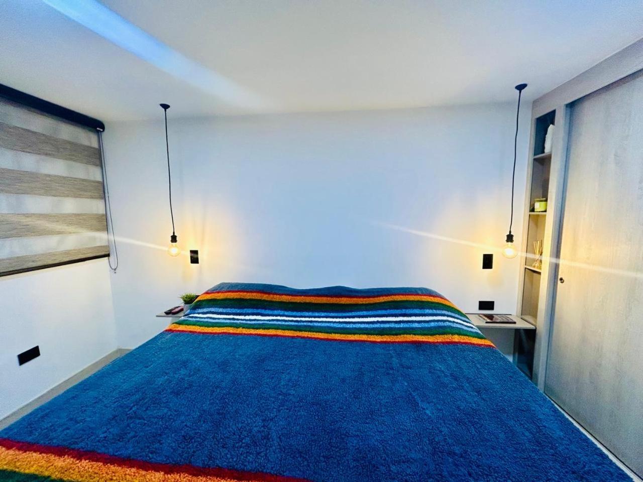 Modern, Apt/near Tourist Sites. Apartment