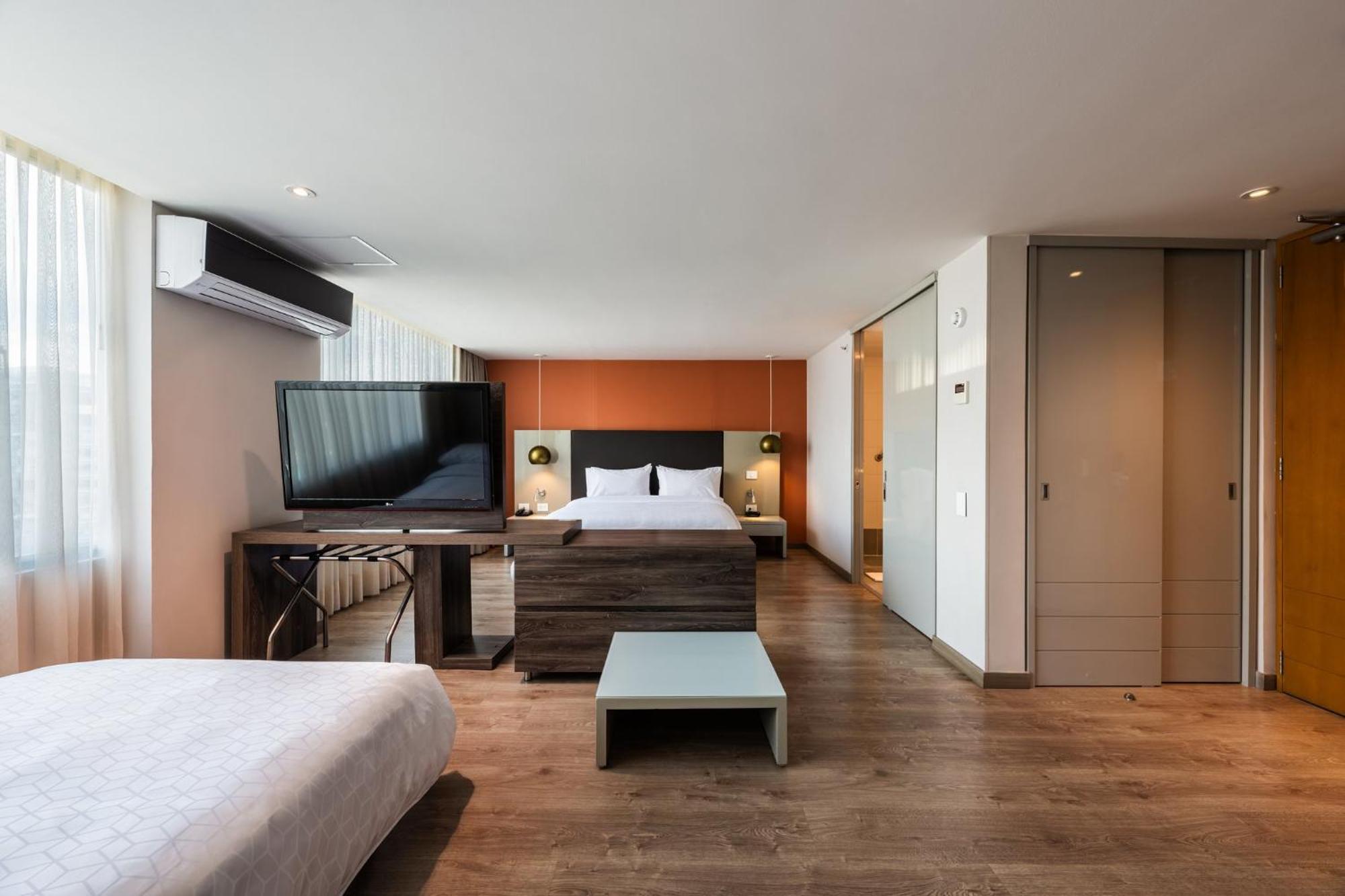 Express & By Ihg