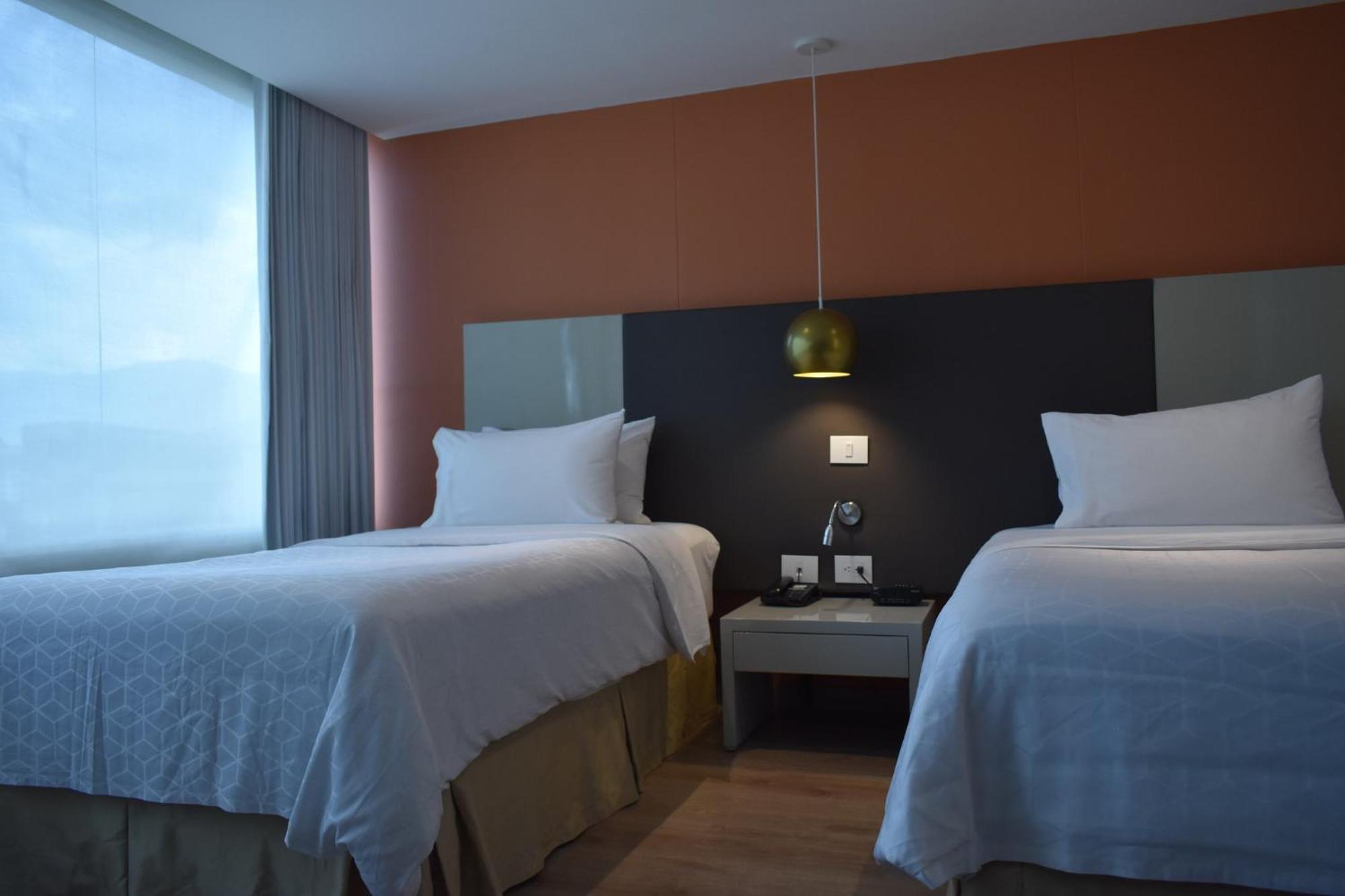 Express & By Ihg 4*