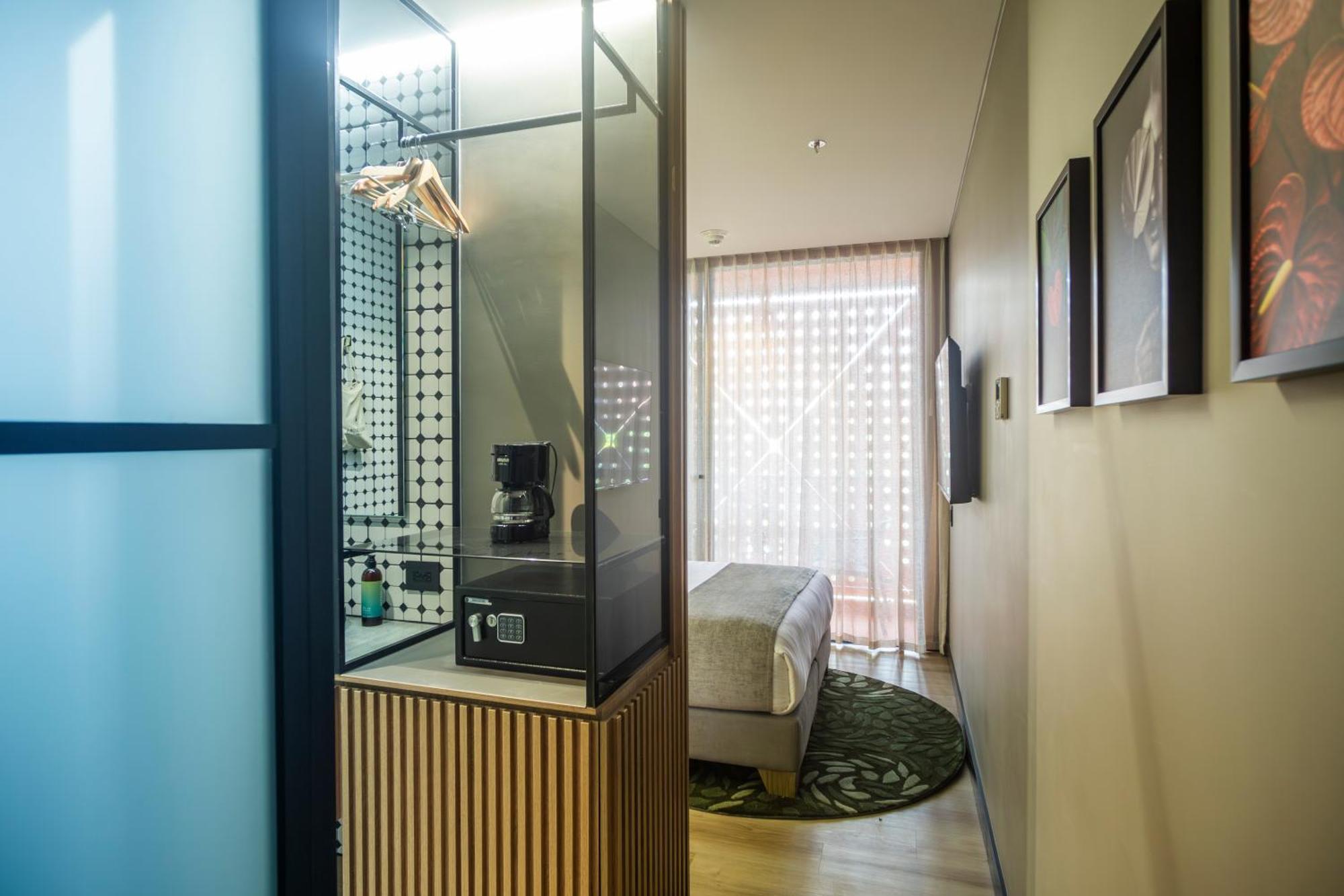 Hotel Calle Flora Botanic - By Jalo Medellin