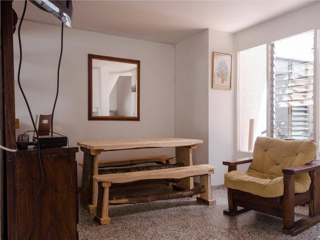 Hostel Malibu House *