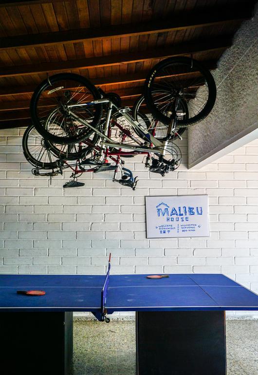 Hostel Malibu House *