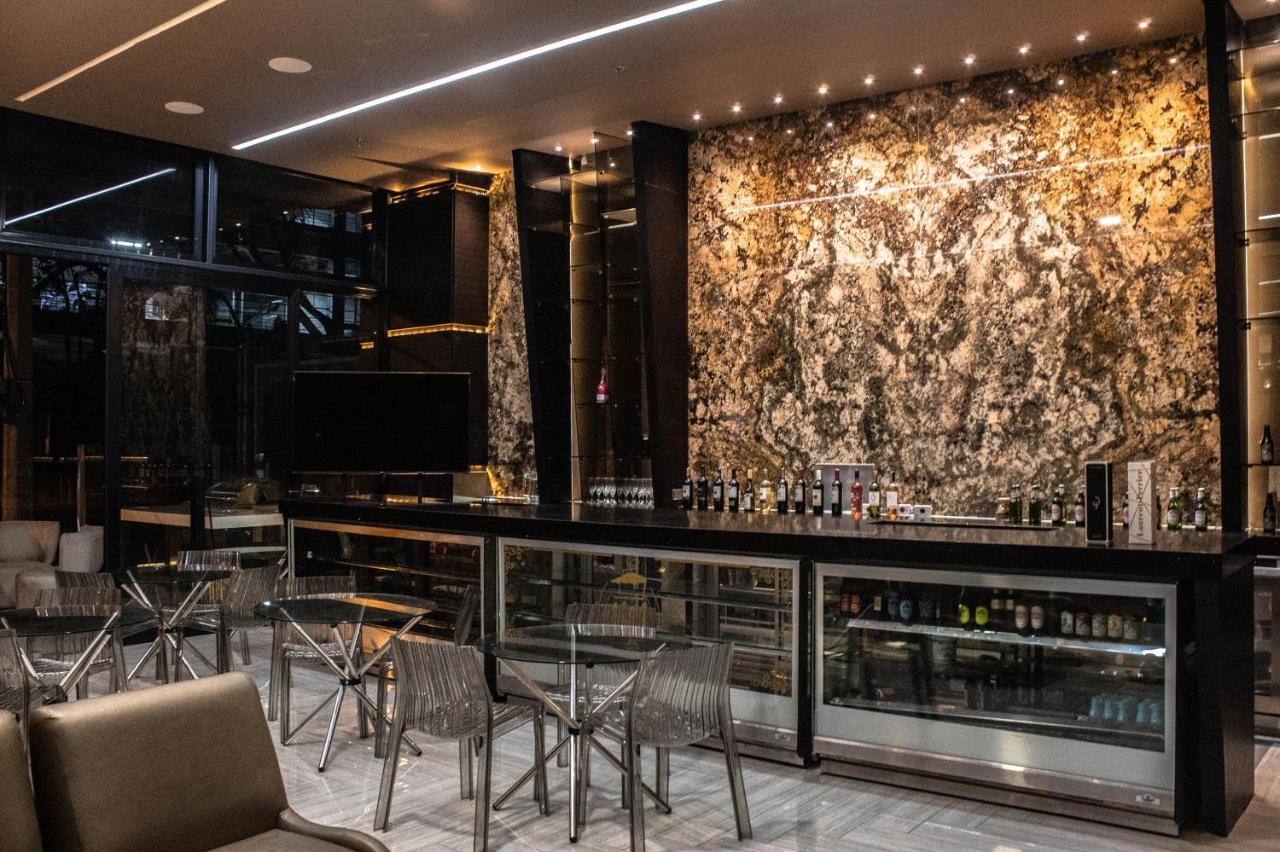 Ultra Luxury In Lleras Parque Apartment *