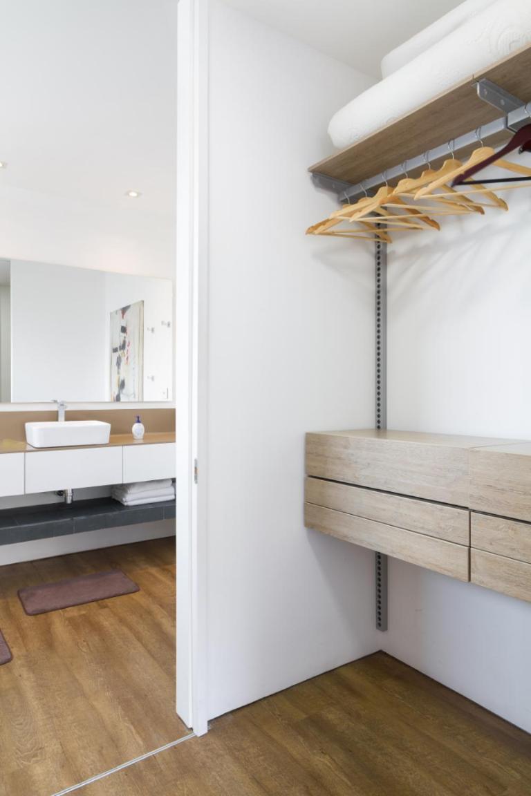 Energy Living Iconic 5 Star Close To Lleras Apartment