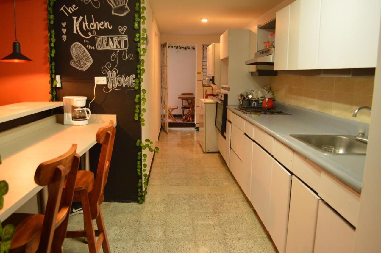 Africa House-casa Laureles-la70 Guest house