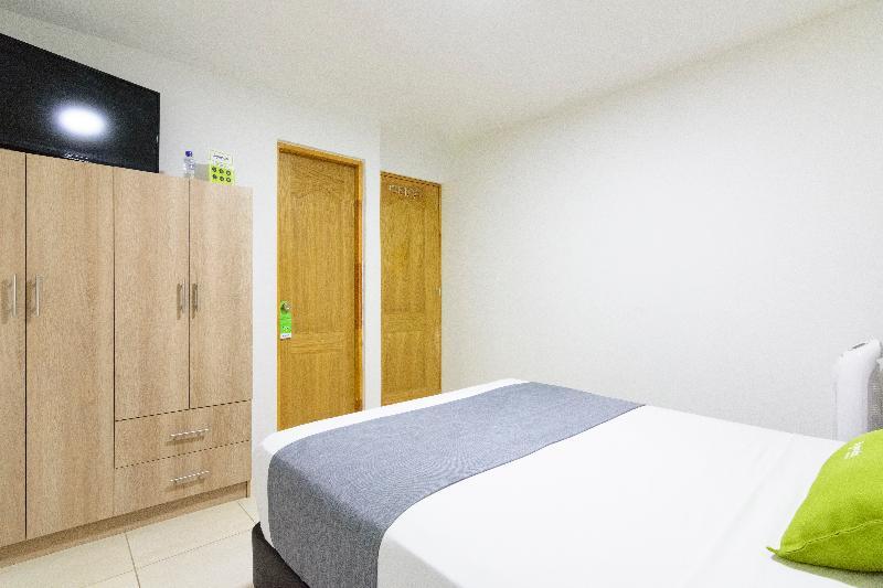 Ayenda 1244 California. Hotel Medellin