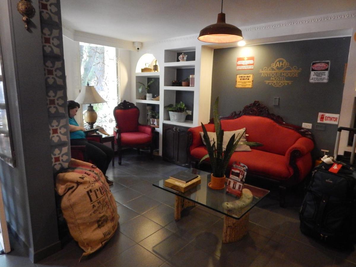 Hostel Antique House