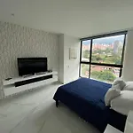 Luxury Apt! Guest Friendly! Great Location! Jacuzzi, Gym, Security!
