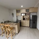 Comodo Apartamento En Laureles, Cerca Al Estadio