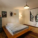 Colonial Villa In Laureles