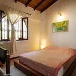Colonial Villa In Laureles