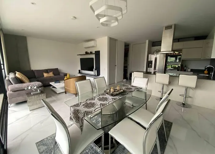 Luxury Apt! Guest Friendly! Great Location! Jacuzzi, Gym, Security!