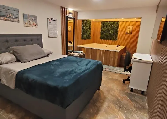 Glam House Hotel