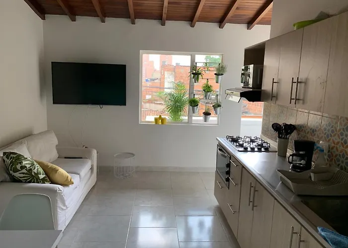 Apartamento Remodelado En El Mejor Sitio Del Centro De Medellin Home Aris 401