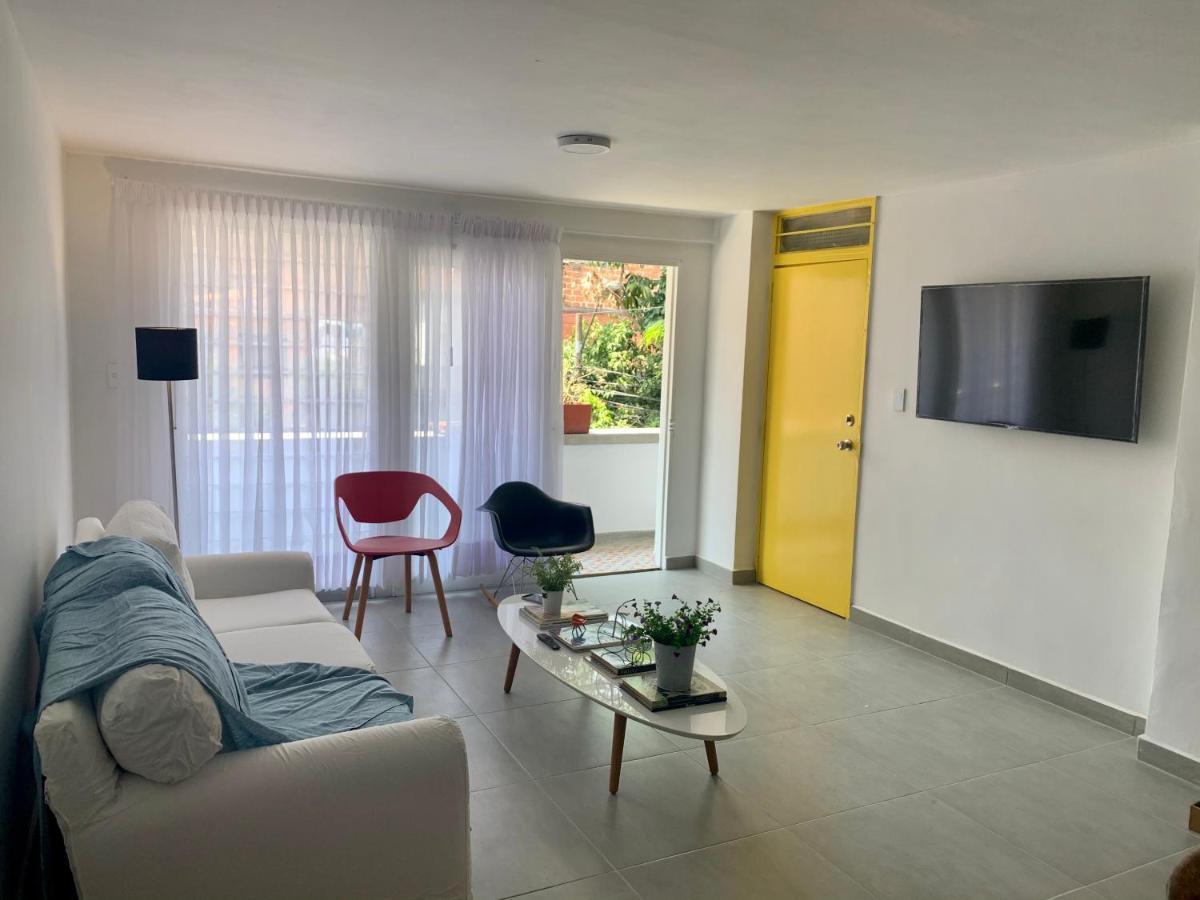 Charming In Downtown - Aris 301 Apartment *
