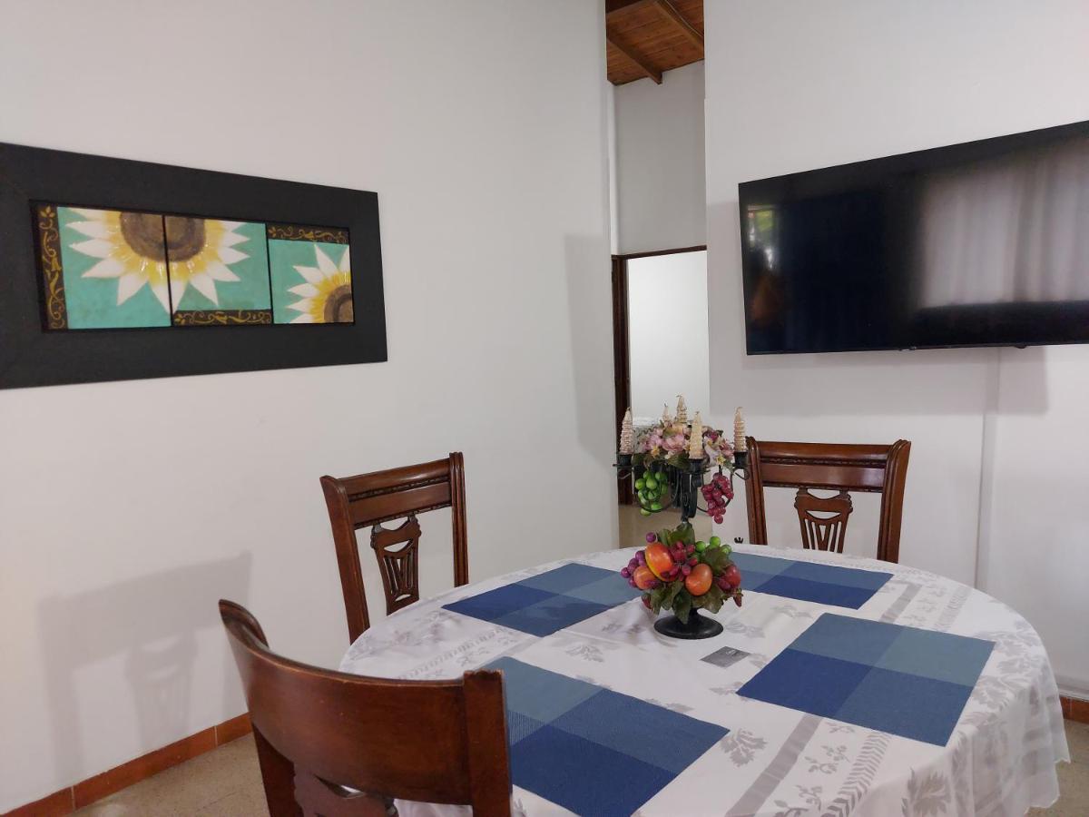 Casa Barrio Poblado Sector Manila - Parking Apartment