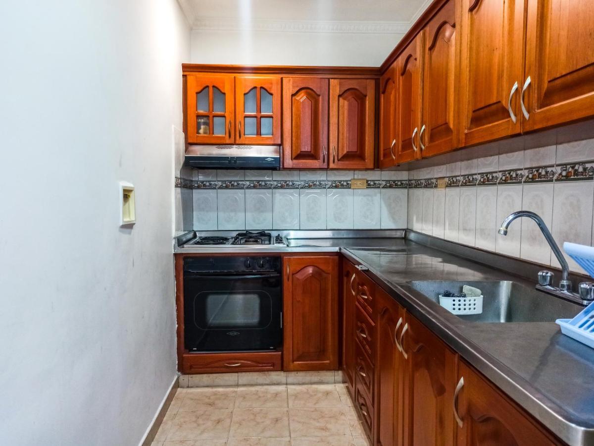 Casa Con Parking Privado - Cerca De La Estacion Floresta Apartment