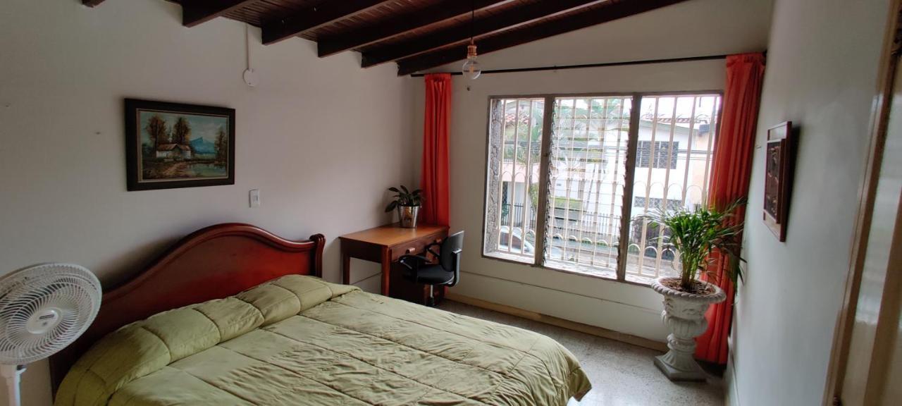 Guest house Basico Medellin Hostel Medellin