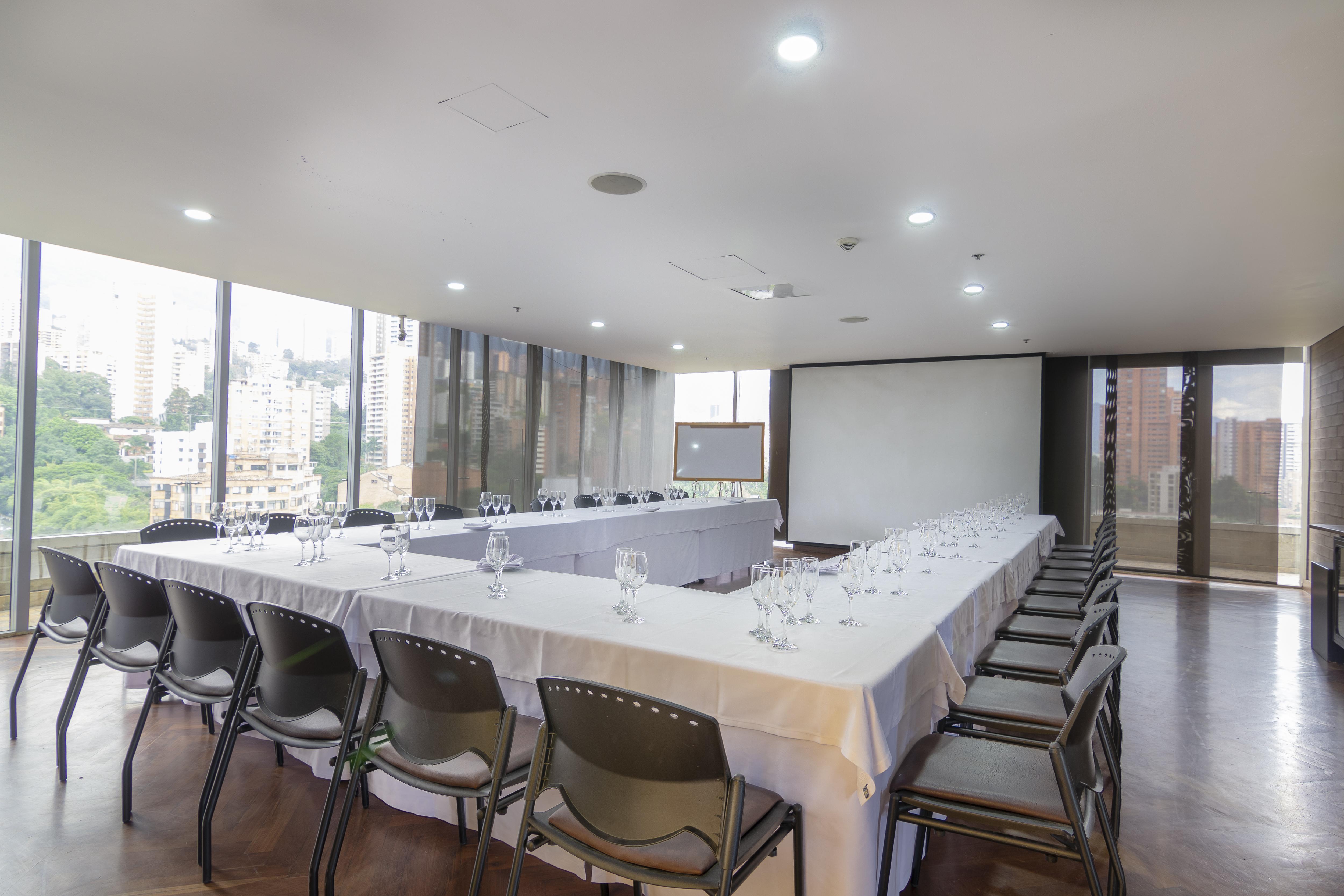 Diez Categoria Colombia Hotel Medellin
