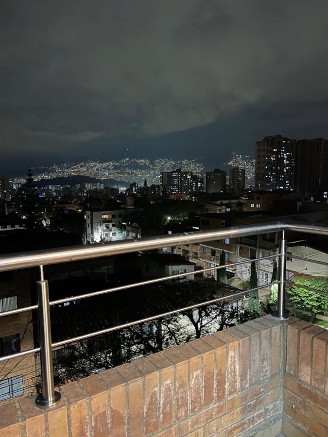 Lujoso Apartaestudio Completo 601 Medellin, Con Balcon Y Hermosa Vista A La Ciudad Medellin