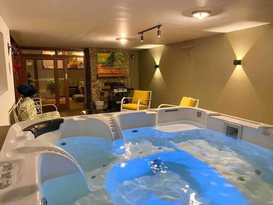 Mansion Br Piscina, Jacuzzi, 6 Min De Provenza *