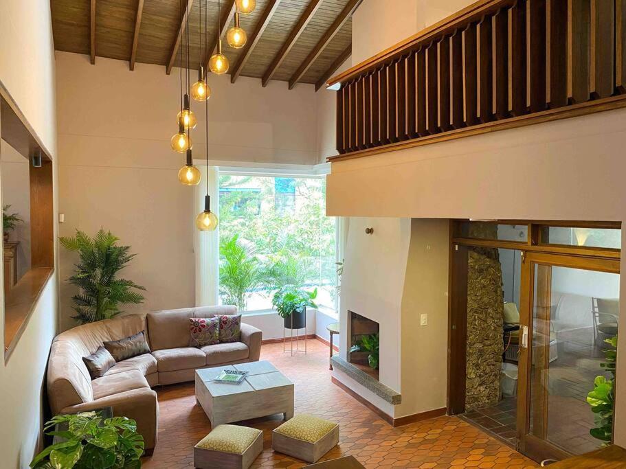 Mansion Br Piscina, Jacuzzi, 6 Min De Provenza Villa