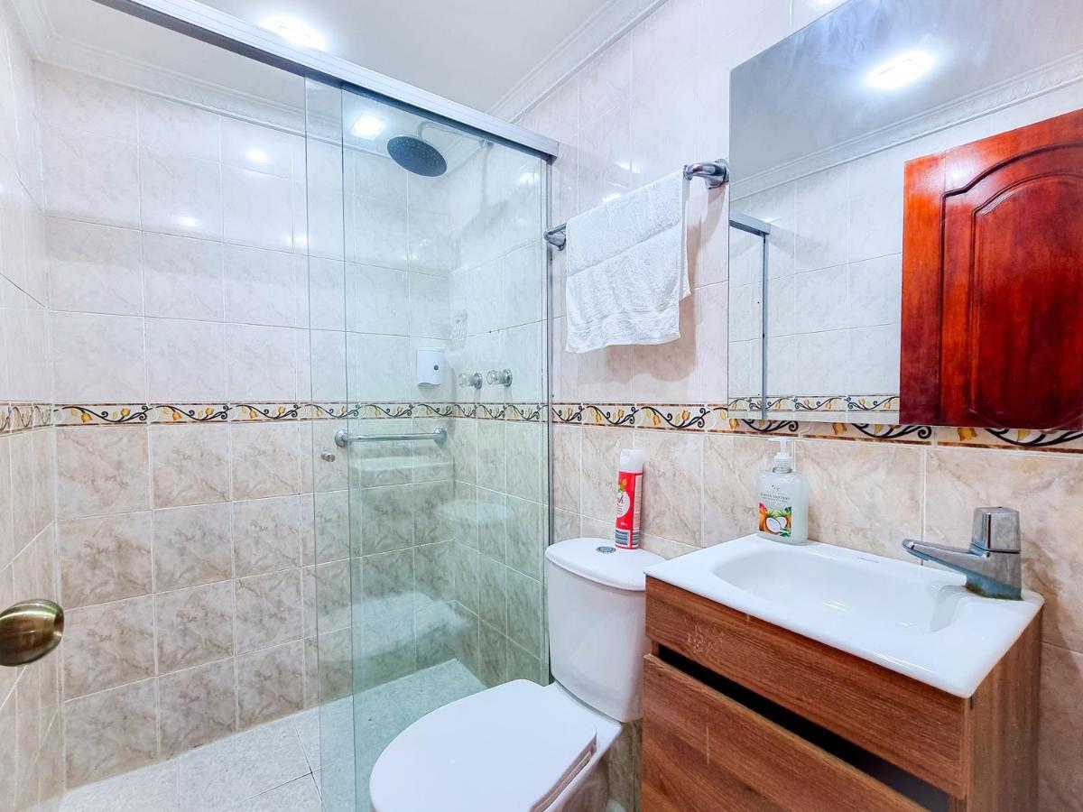 Casa Con Parking Privado - Cerca De La Estacion Floresta Apartment Medellin