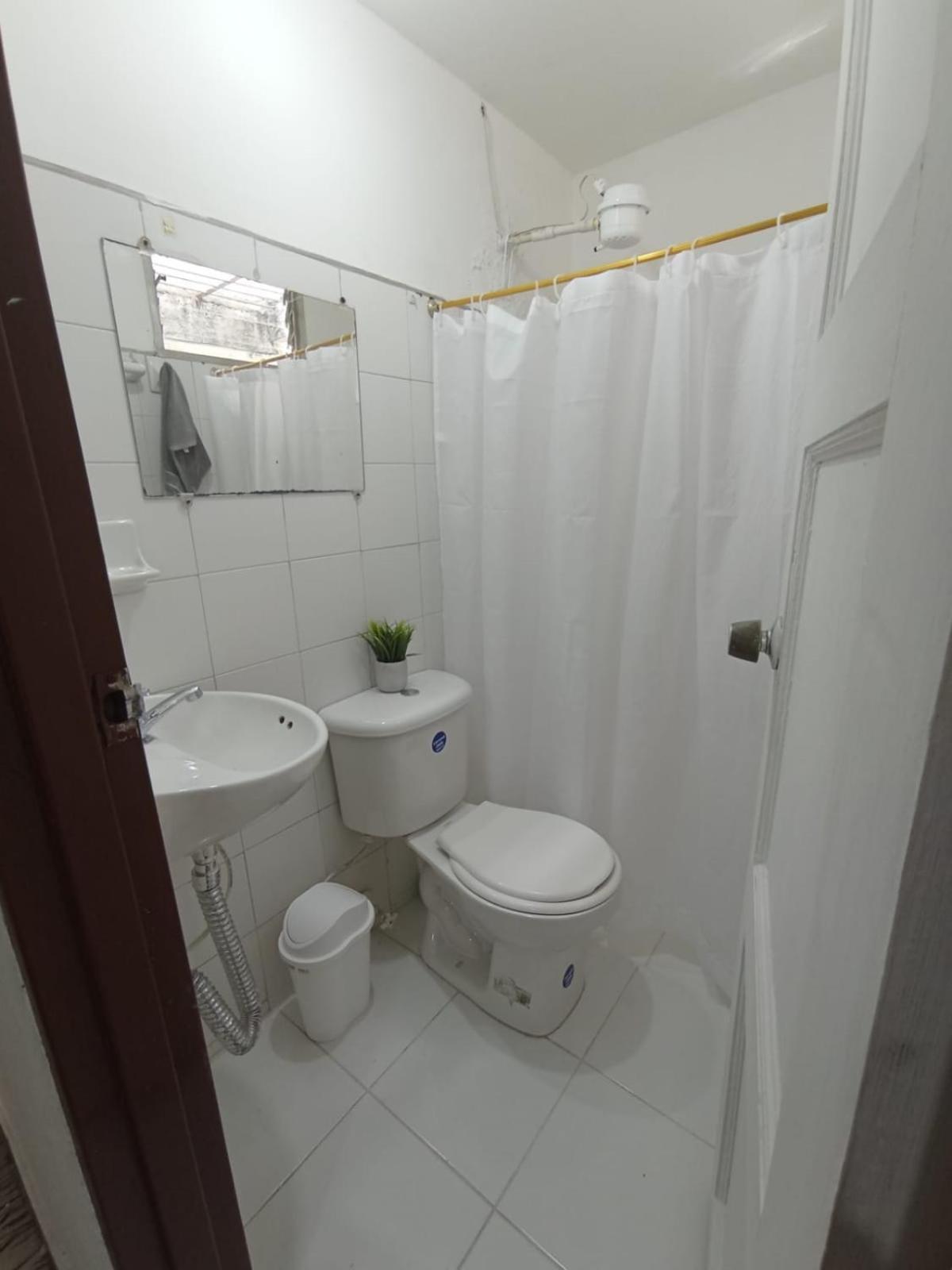 Guest house Con Bano Privado Coliving Central Cerca A Plaza Mayor Cerro Nutibara Unicentro Medellin