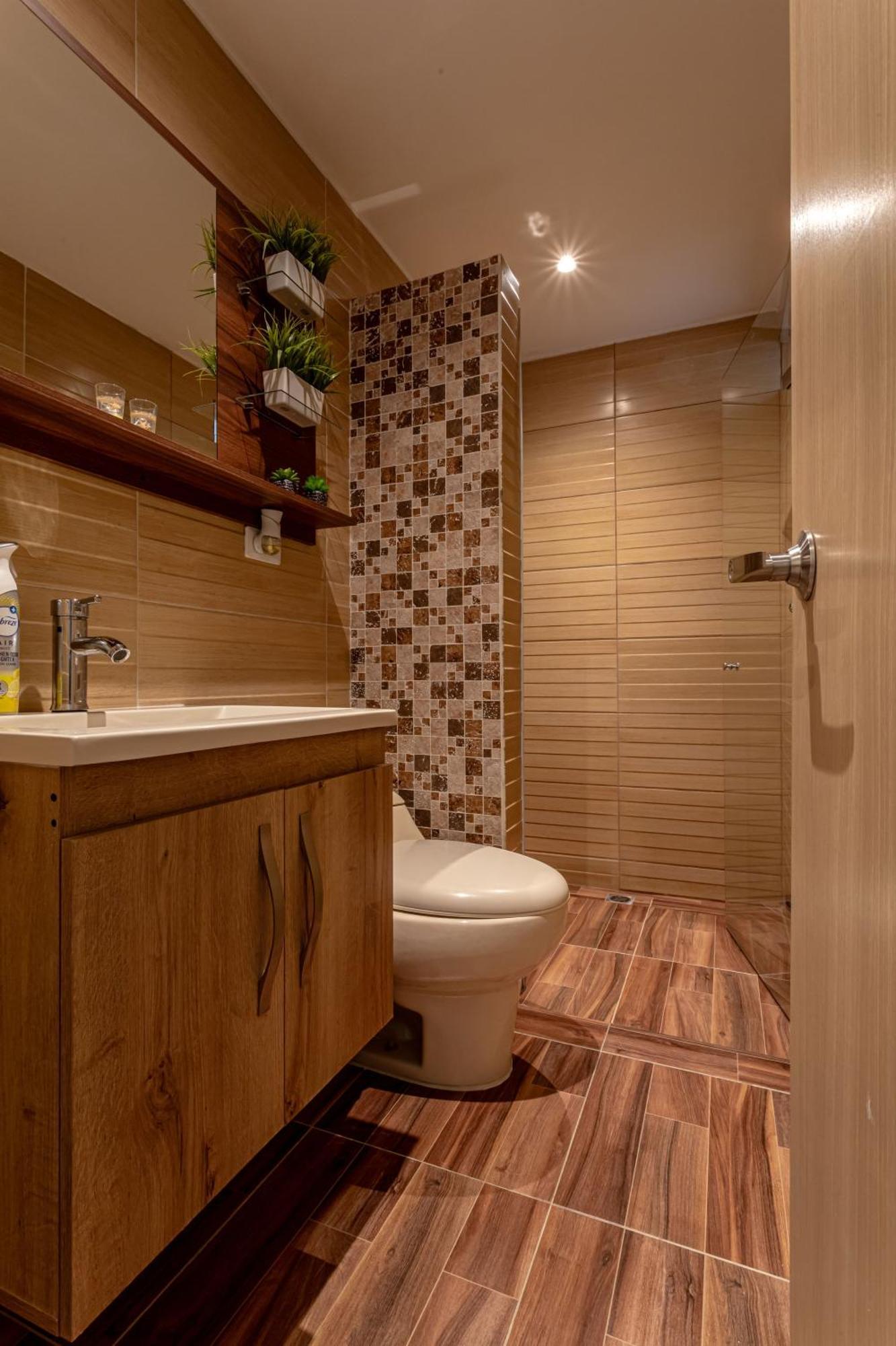 Apartment Cozy With A/c In North Medellin. *