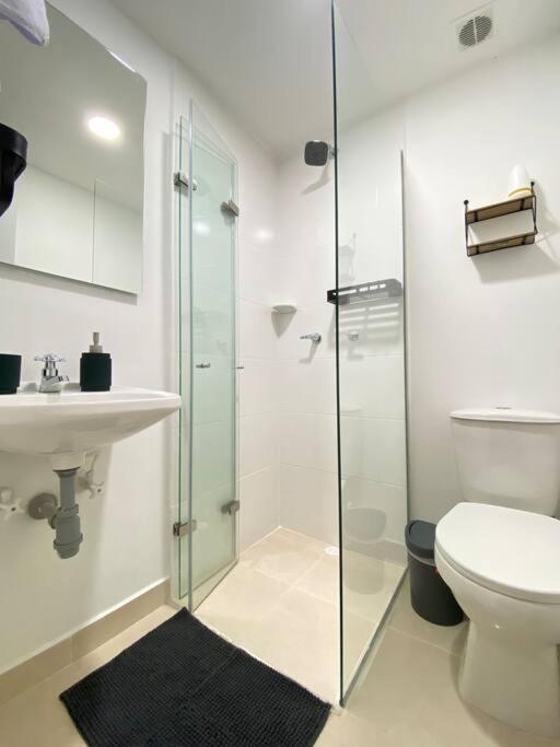 House Between Poblado And Laurels / Casa En Belen Al Frente De La Unidad Deportiva. Holiday home *