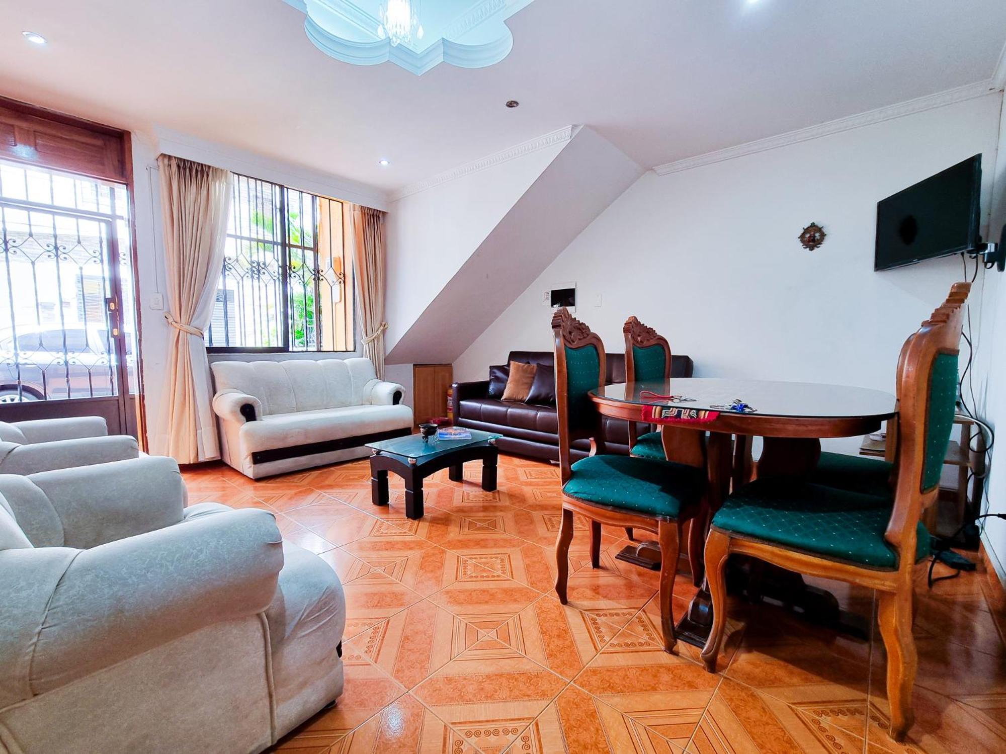Casa Con Parking Privado - Cerca De La Estacion Floresta Apartment Medellin