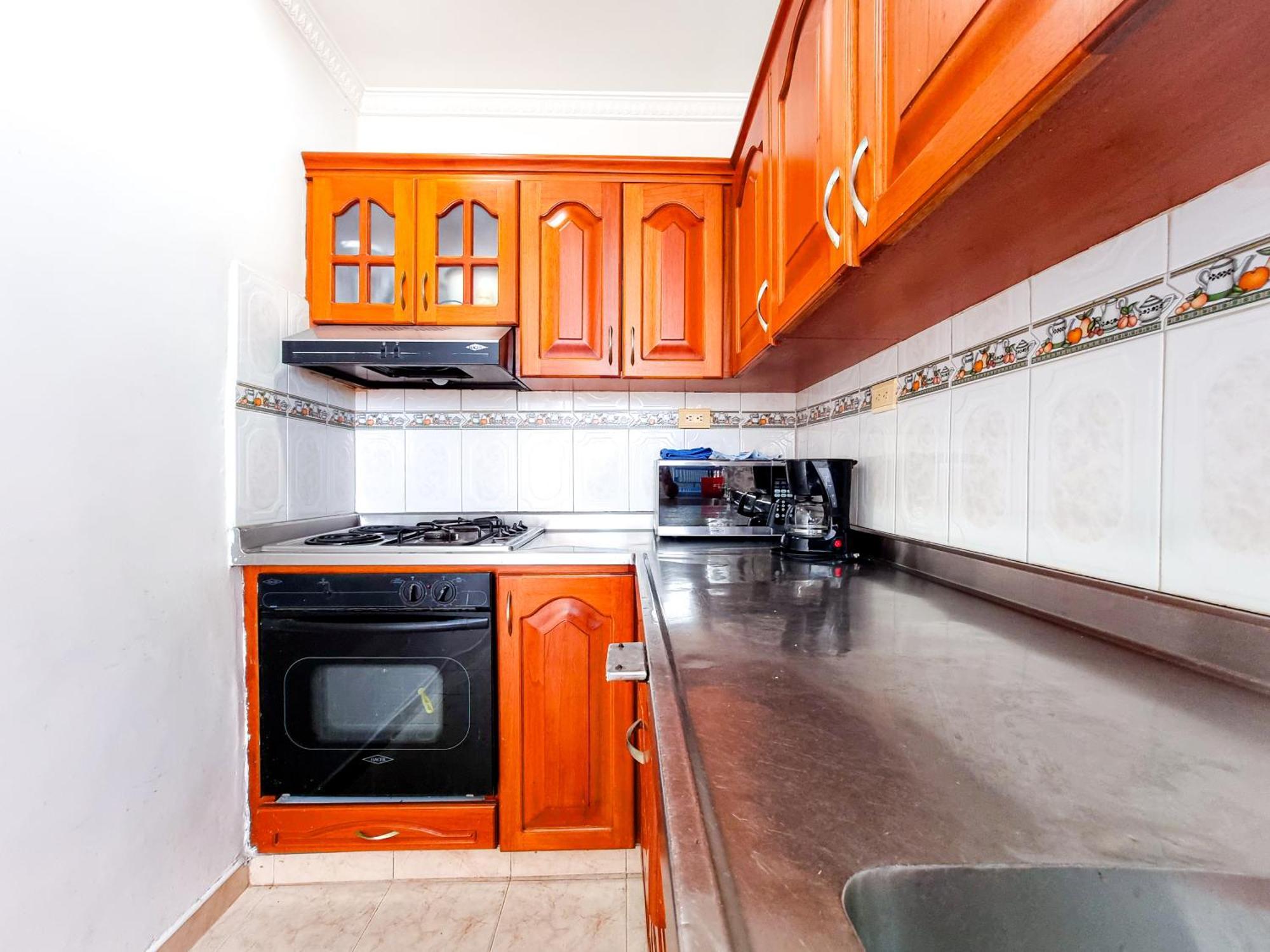Casa Con Parking Privado - Cerca De La Estacion Floresta * Medellin