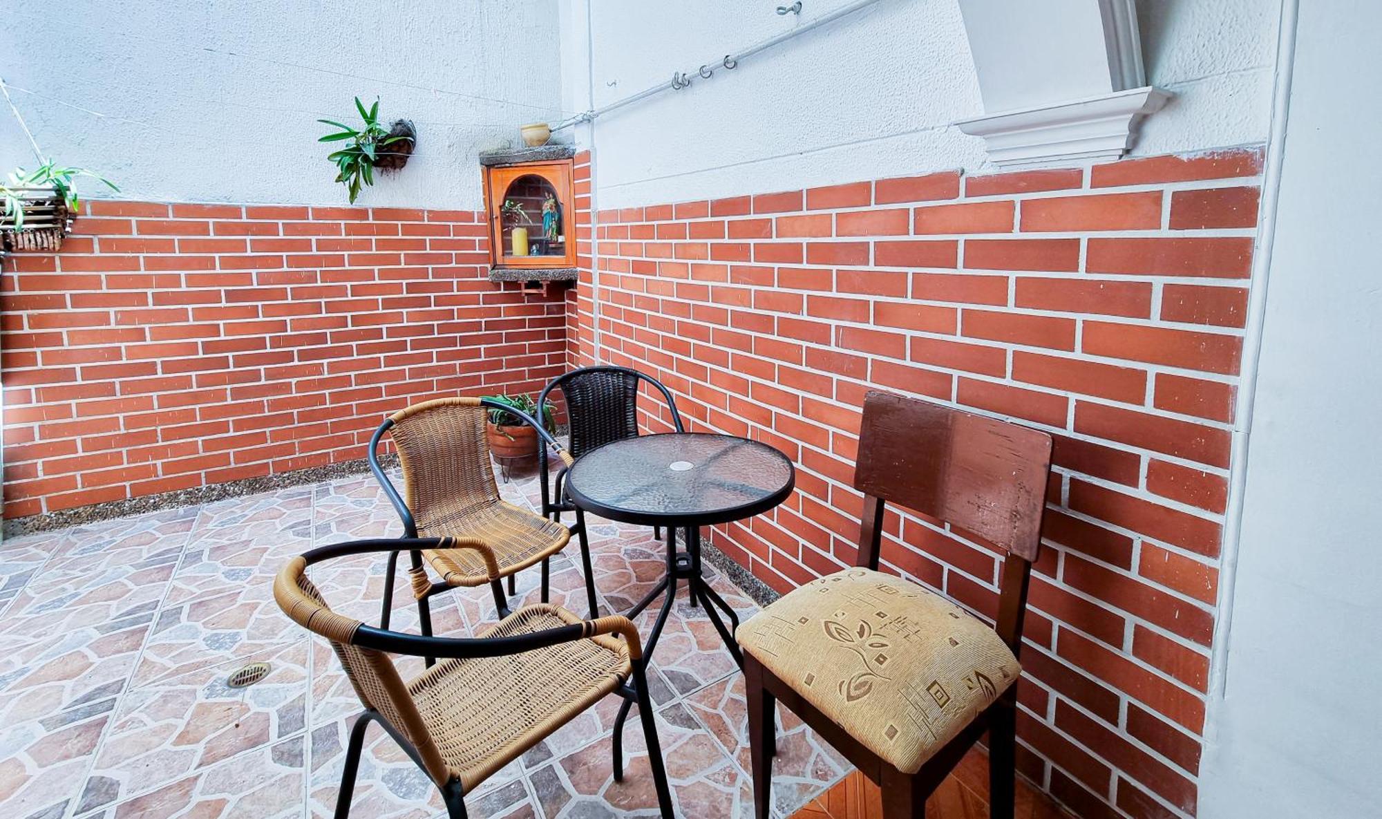 Casa Con Parking Privado - Cerca De La Estacion Floresta Apartment Medellin