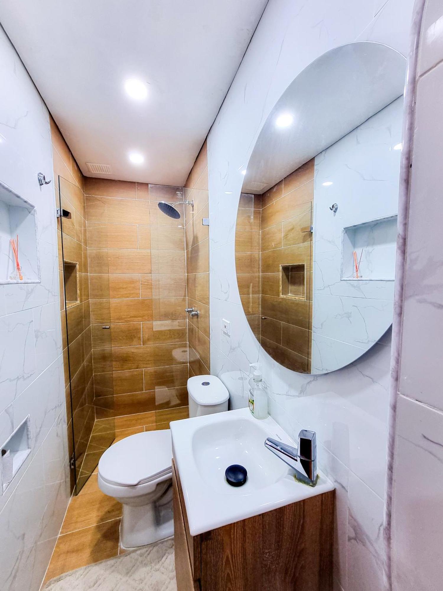 Casa Con Parking Privado - Cerca De La Estacion Floresta * Medellin