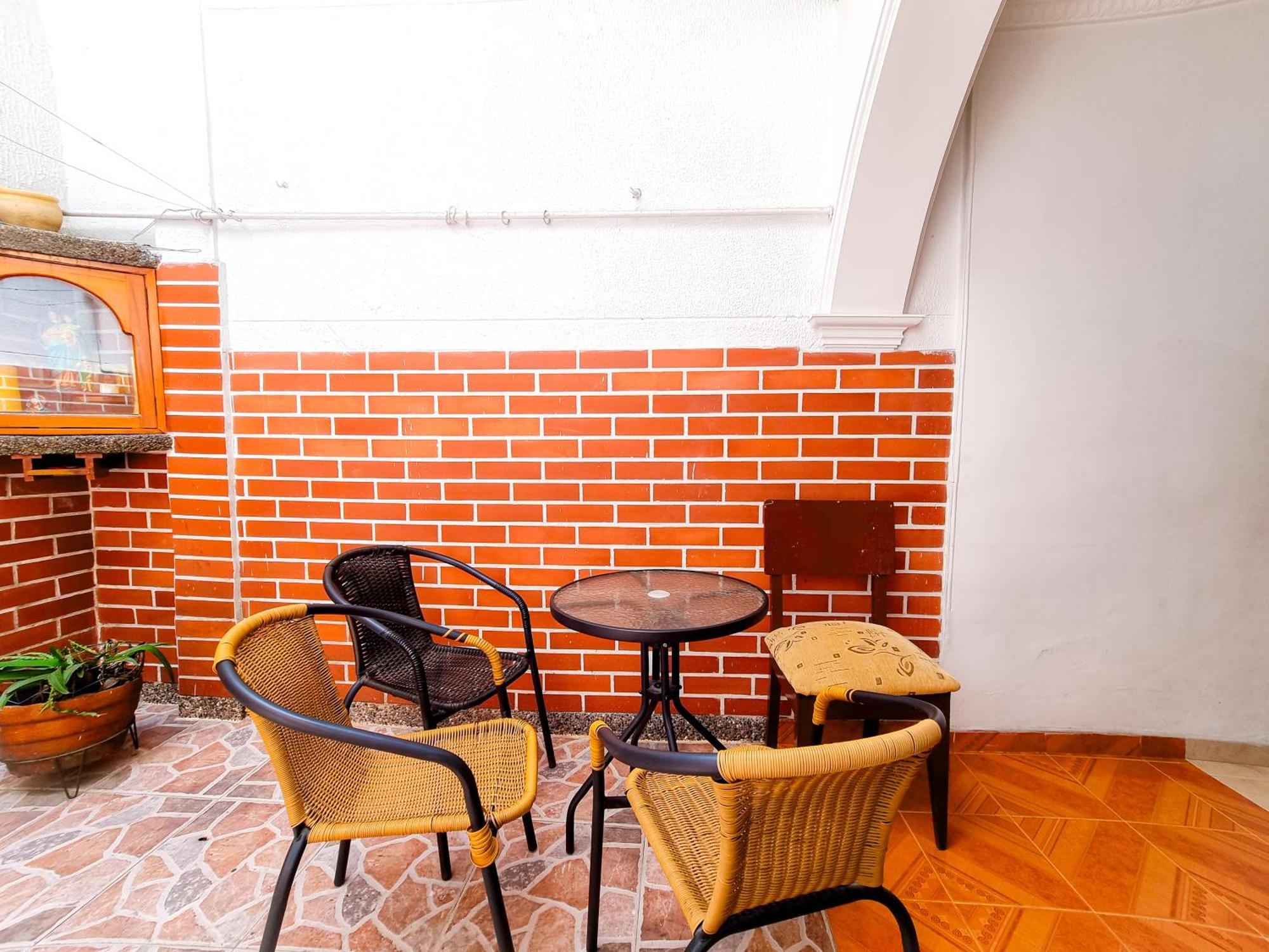 Casa Con Parking Privado - Cerca De La Estacion Floresta Apartment Medellin