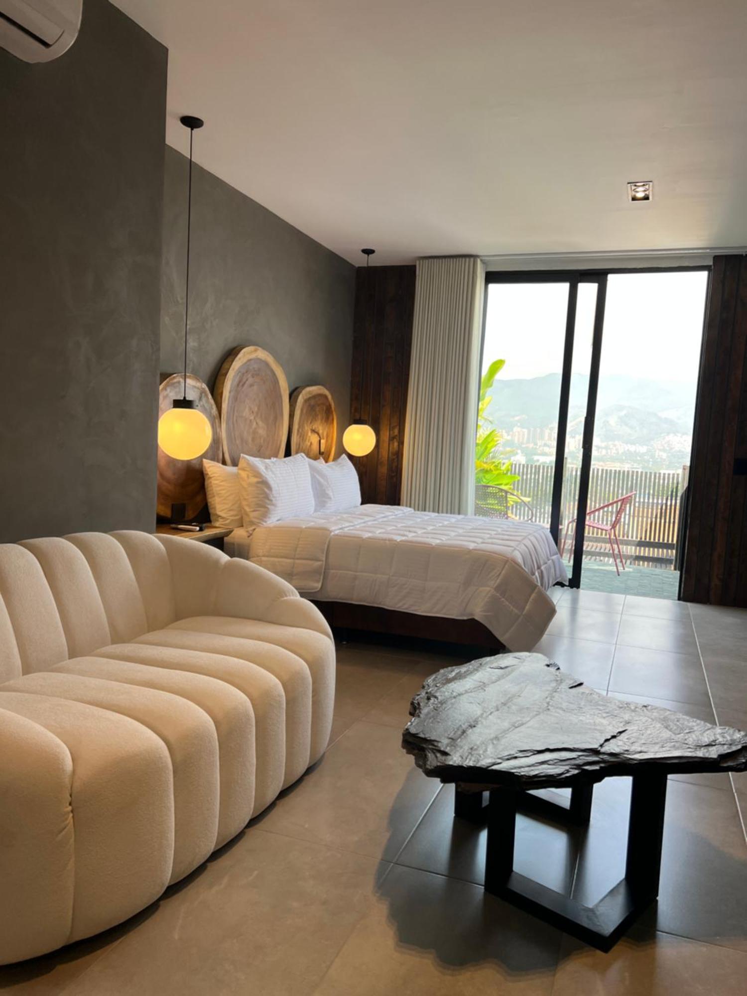 Zelva Negra 4* Medellin