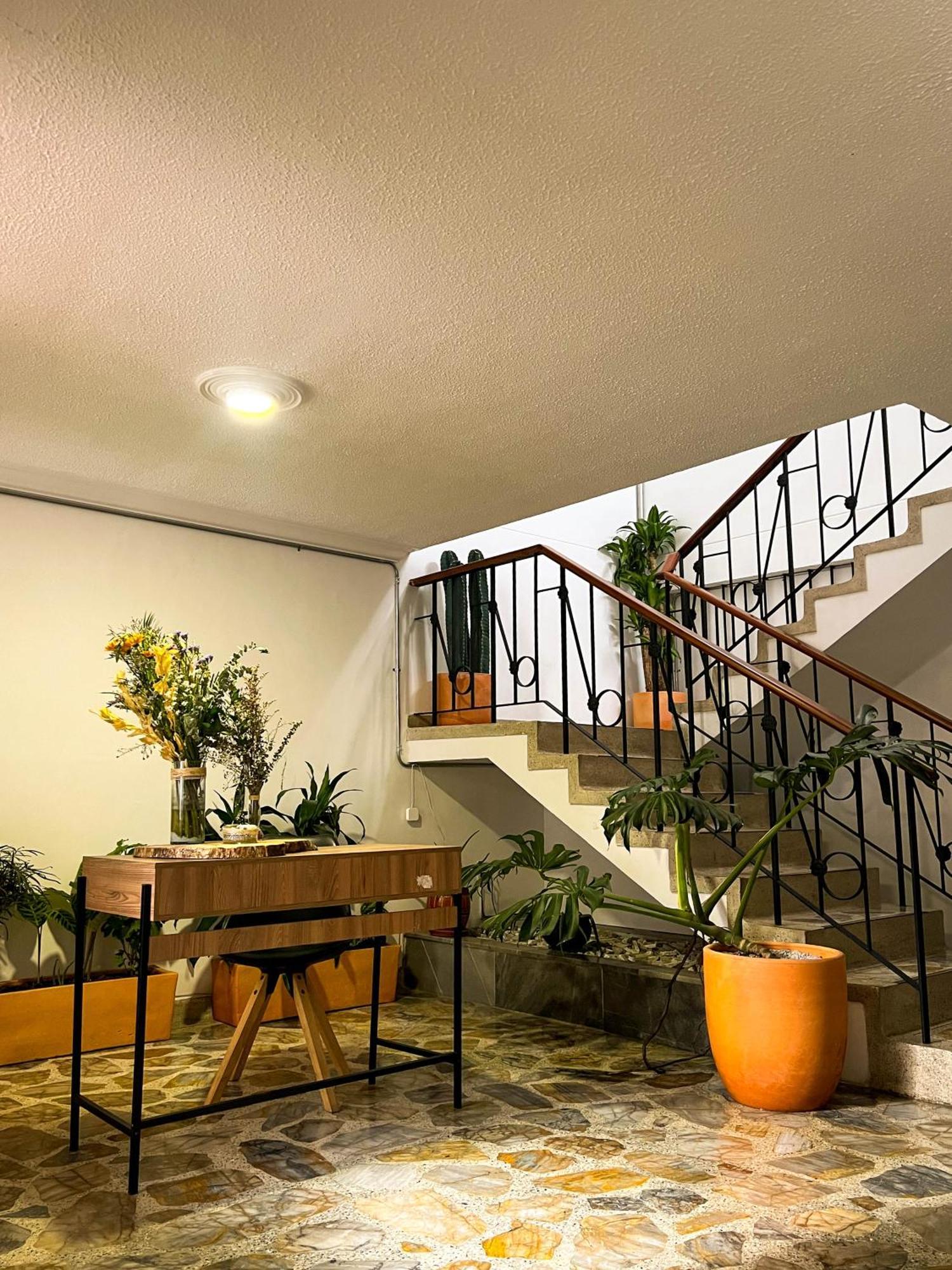 Park & Relax: Your Private Garage Apartment *