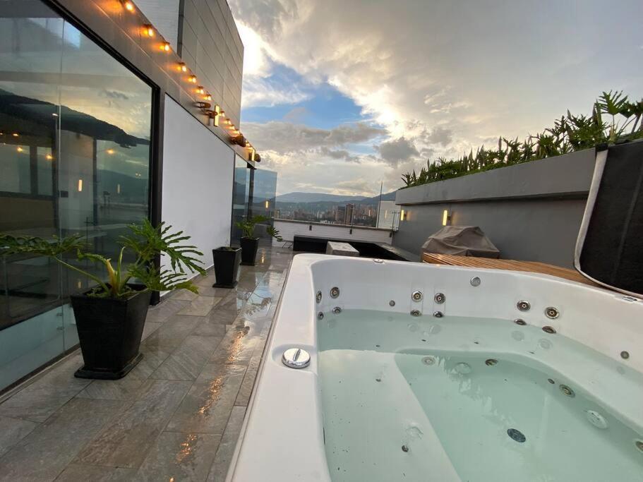Penthouse Luxurytravelhome Poblado Medellin