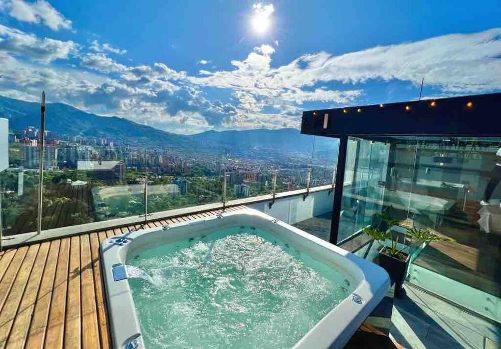 Penthouse Luxurytravelhome Poblado Apartment Medellin