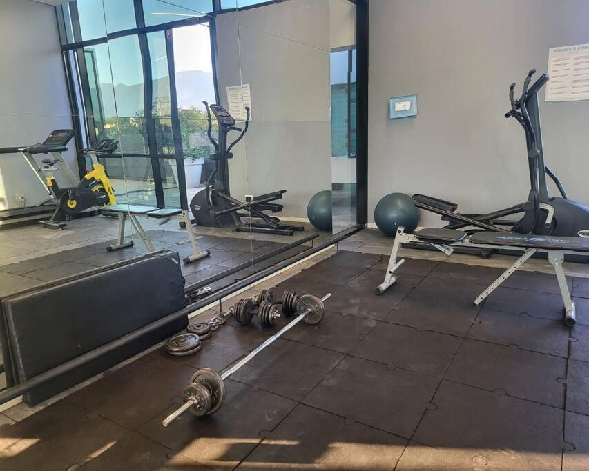 Luxury Apt! Guest Friendly! Great Location! Jacuzzi, Gym, Security!