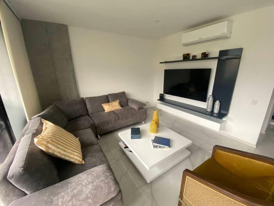 Apartamento Luxury Apt! Guest Friendly! Great Location! Jacuzzi, Gym, Security!
