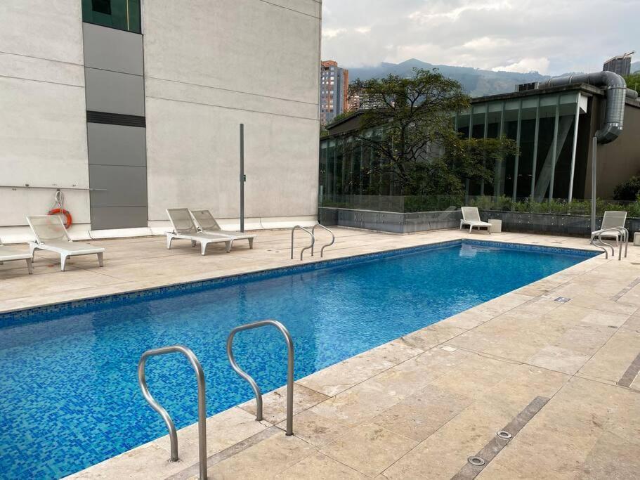 Luxury Apt! Guest Friendly! Great Location! Jacuzzi, Gym, Security! Medellín