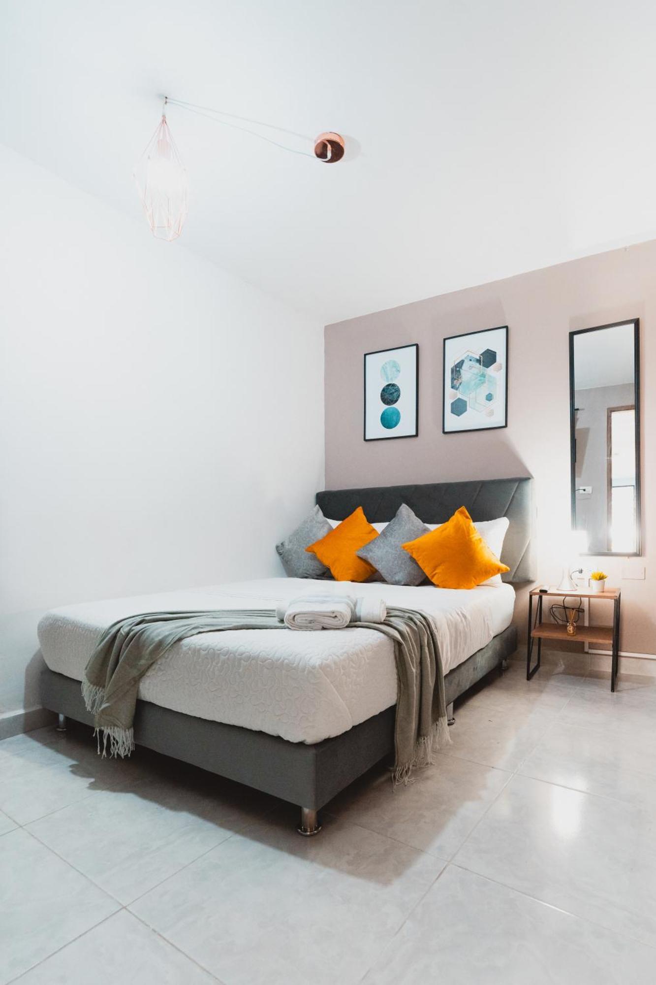 Guest house Ac - House Laureles - Self Cheking *