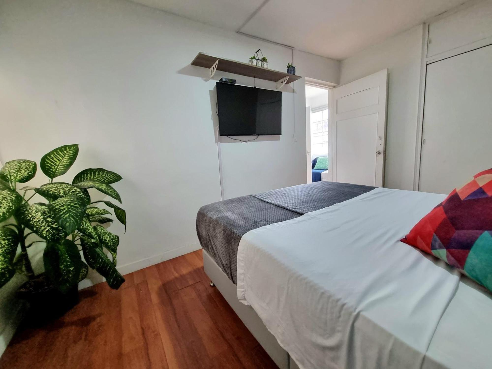 Hermoso Apartamento Con Terraza En Laureles * Medellin