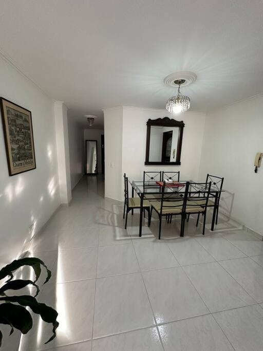 Apartamento 302 Edificio Atenas * Medellin
