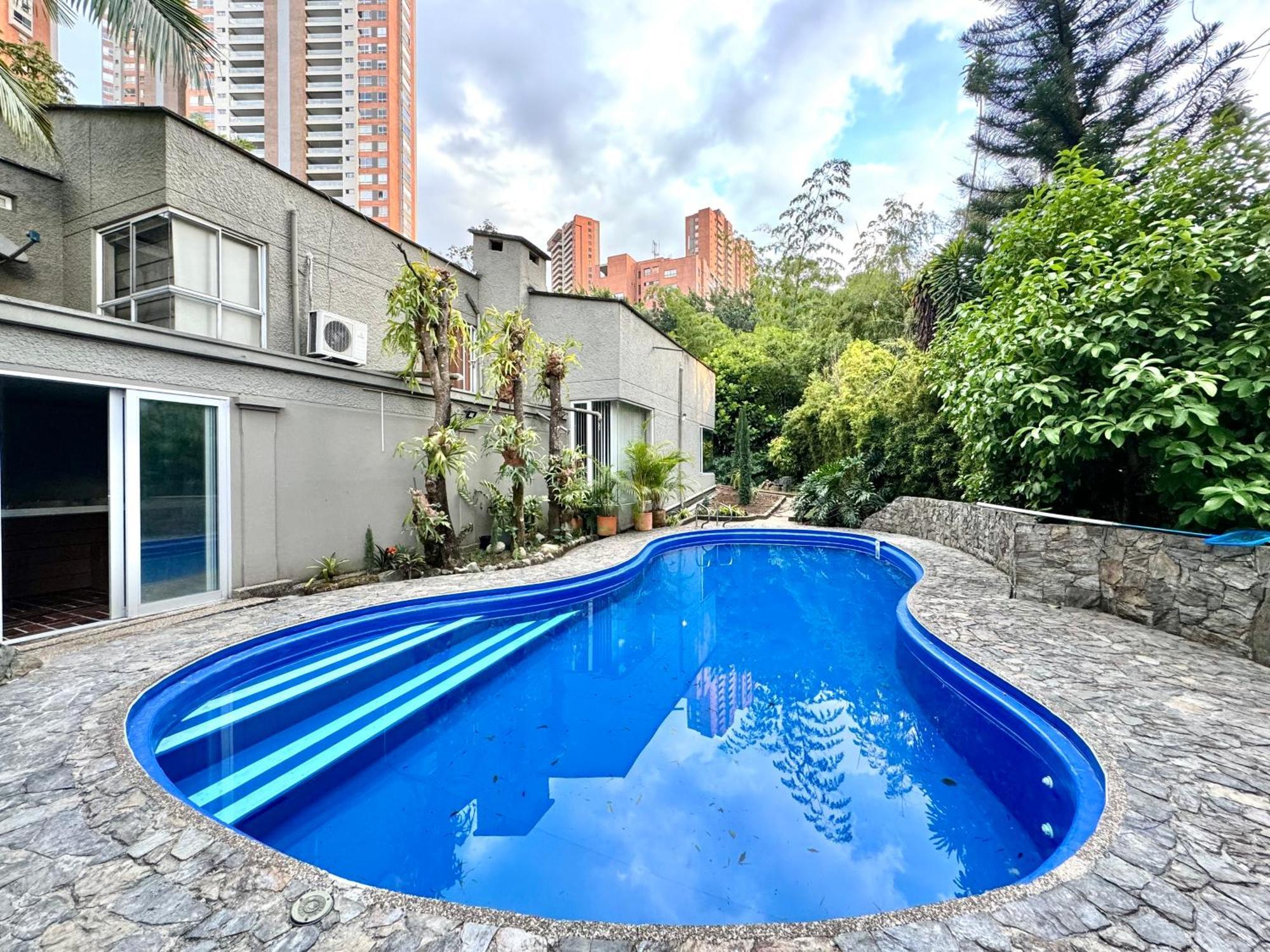 Mansion Br Piscina, Jacuzzi, 6 Min De Provenza * Medellin