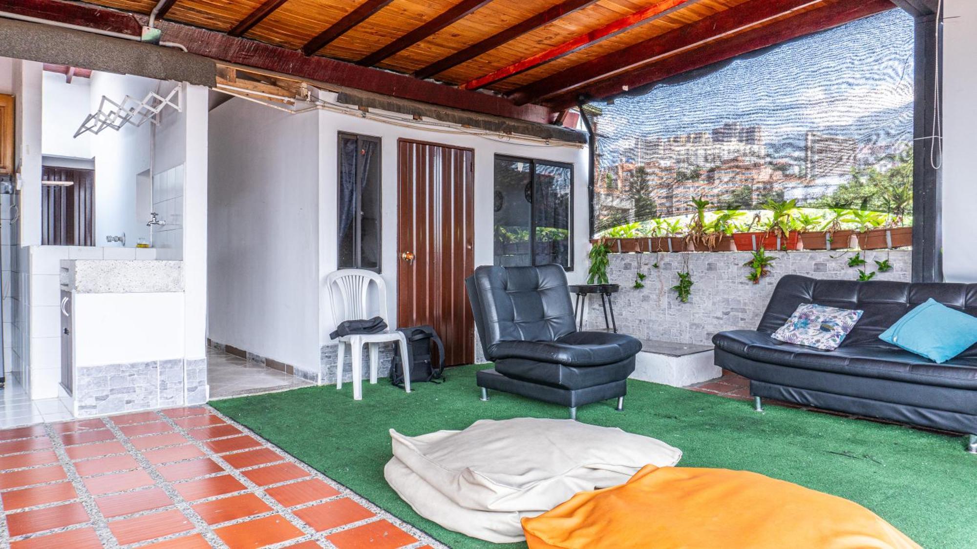 Apartamento Con Terraza Estadio Medellin