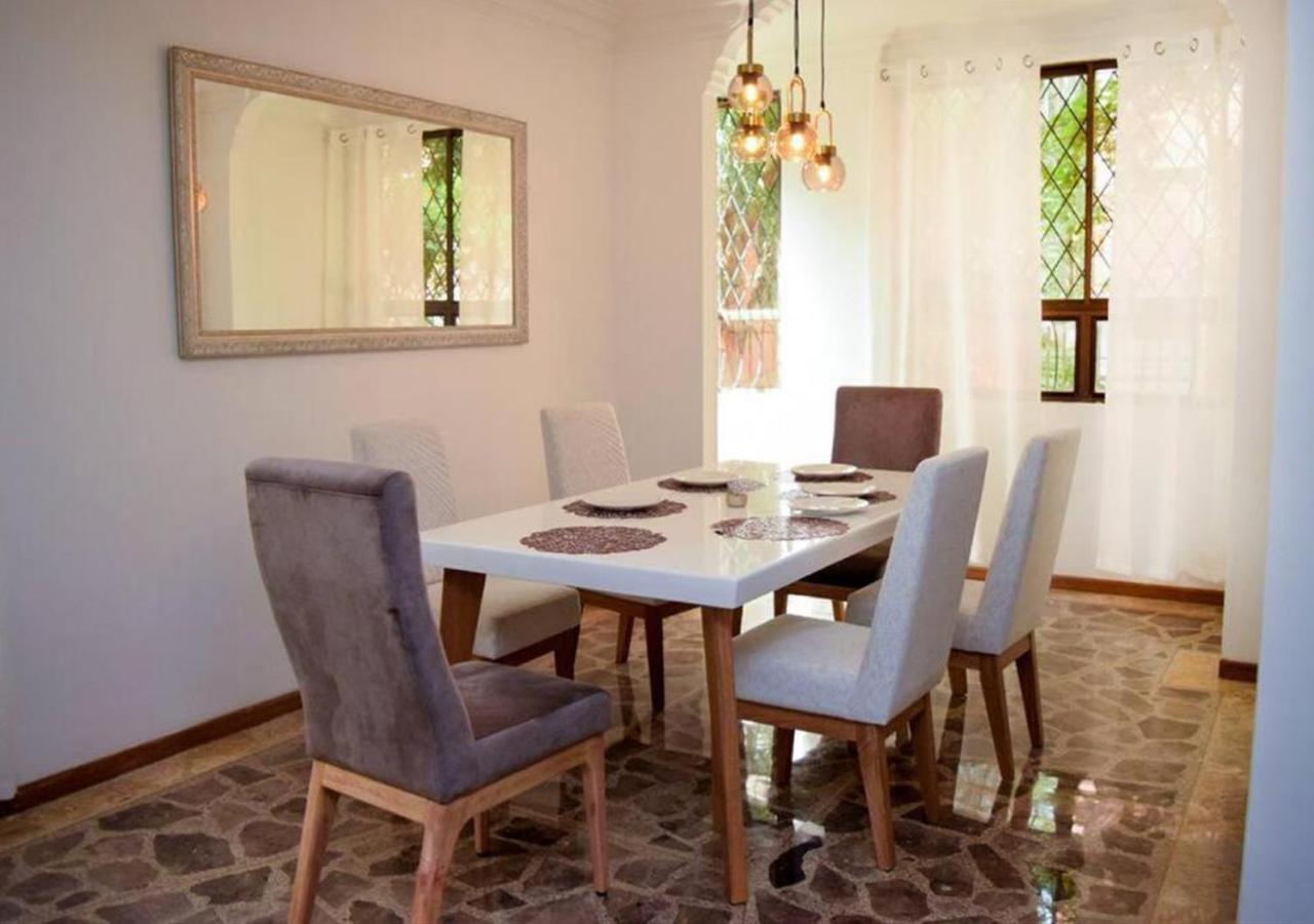 Amazing 3 Bedroom In El Poblado Apartment *