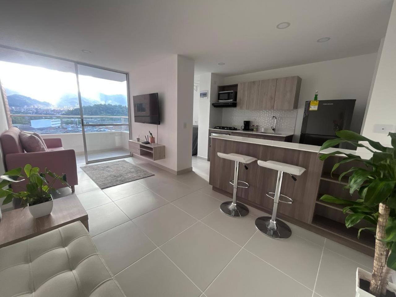 Hermoso Apto En Poblado Con Piscina Apartment Medellin