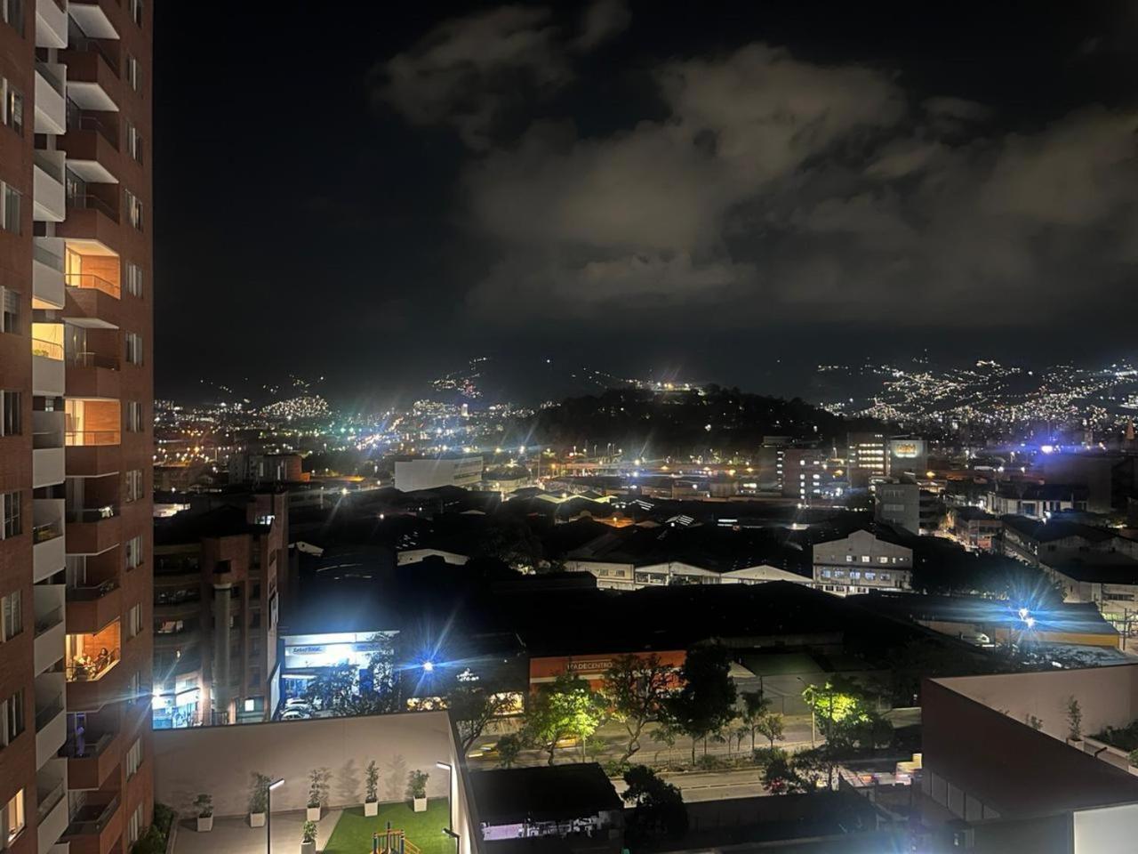 Hermoso Apto En Poblado Con Piscina Medellin